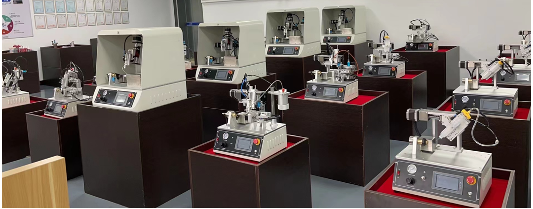 新款螺紋機(jī)上線(xiàn)了，操作很更簡(jiǎn)單，適合于內(nèi)螺紋，外螺紋，微小螺紋的涂膠